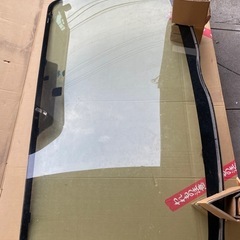 ハイエースダークプライム純正フロントガラス