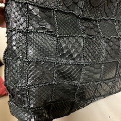 パイソン 蛇革 トートバッグ 黒の画像