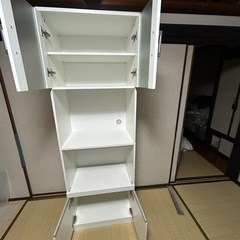 食器棚の画像
