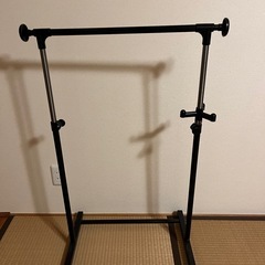 伸縮式ハンガーラックの画像