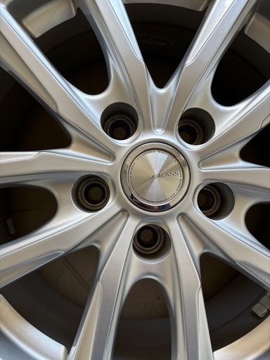215/70R16 スタッドレスタイヤ(YOKOHAMA)