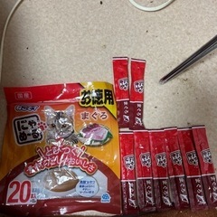 (受け渡し者決定済み！)猫のおやつとパウチ合計21点譲ります！