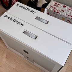Apple Studio のディスプレイの空箱