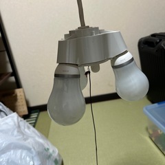 電灯　電球　暖色系