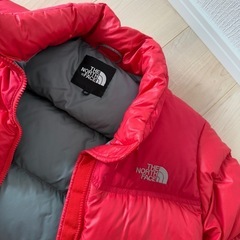 THE NORTH FACE赤パーカーの画像