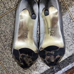 ヒール　パンプス　ピンヒール　ハイヒール　OL シルバー　レディース 22. 5センチの画像