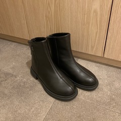 試し履きのみ  ショートブーツ 黒 22.5の画像