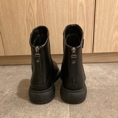 試し履きのみ  ショートブーツ 黒 22.5の画像