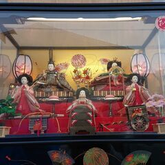 🔴山口市、ひな人形🎎ガラスケース入り￥5500🔴蛍光灯・ぼんぼり電球・オルゴール付き🔴美品の画像