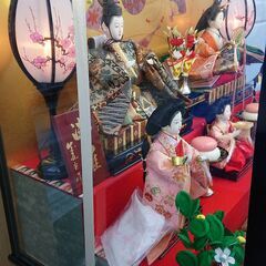 🔴山口市、ひな人形🎎ガラスケース入り￥5500🔴蛍光灯・ぼんぼり電球・オルゴール付き🔴美品の画像