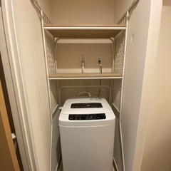 アイリスオーヤマ ポリ塩化ビニル ランドリーラック ハンガーバー付き 可動棚 幅約69.5㎝(幅61㎝までの洗濯機に対応) タオル ホワイト HSLR-695
の画像