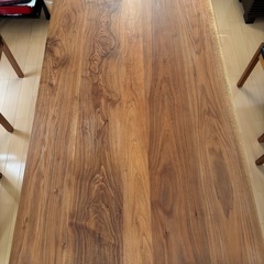 マスターウォール　ウォルナット無垢テーブル
の画像