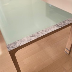 【中古】ニトリ　高級感漂わす　伸長式のダイニングテーブル　ガラステーブルの画像