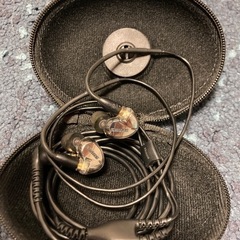 SHURE イヤホンの画像