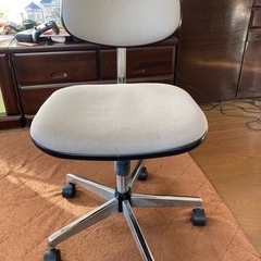キャスター付椅子の画像