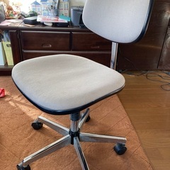 キャスター付椅子の画像