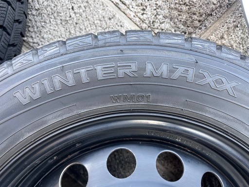 スタッドレスタイヤ 185/65R15 DUNLOP WINTER MAXX シエンタ