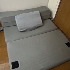 ソファになるマットレスの画像
