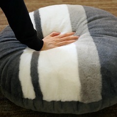 新品　未使用　ラウンドクッション イルミ/IRUMI （直径 約60cm）の画像
