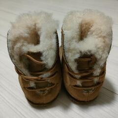 UGGムートンベビーブーツの画像