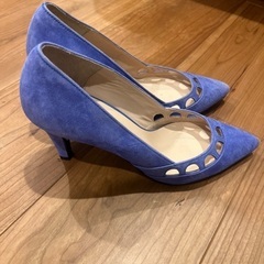 【CARVEN】スエードパンプスの画像