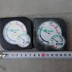 爬虫類に温度湿度計