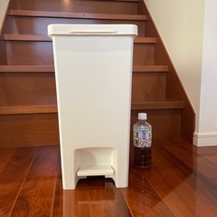 スタイリュなゴミ箱の画像