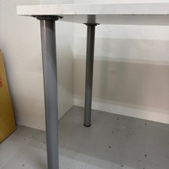 ホワイトフリーデスク アジャスター付の画像