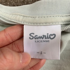 GU ジーユー　コラボ　サンリオ　シナモンロール　シナモロール　長袖　Tシャツの画像