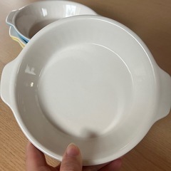 グラタン皿2枚ピンクと水色の画像