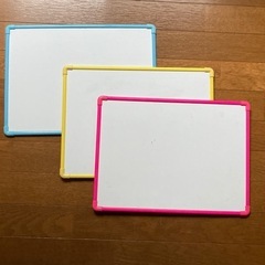 ダイソーのマグネットボード3枚