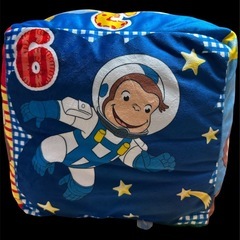 新品　おさるのジョージ　プレミアムサイコロクッションの画像
