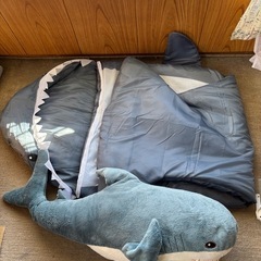 サメぬいぐるみ　寝袋