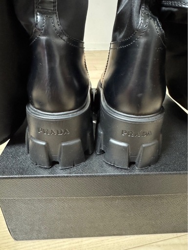 PRADAロングブーツ