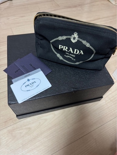 PRADAポーチ