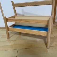 決まりました　IKEA フリサット　ブックディスプレイ　本棚