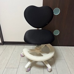 ITOKI  学習机用キャスター付椅子 ハート