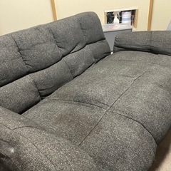 週末引き取り可能な方‼️2人ソファお譲りします！