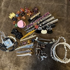 ヘアクリップ、ゴム、ブレスレット、イヤリング、イヤーカフなどまとめて