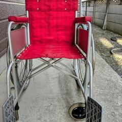 赤チェック車椅子の画像
