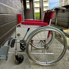 赤チェック車椅子の画像