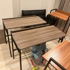 無料、机4つソファ1つ