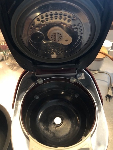 TOSHIBA 真空圧力IH炊飯器