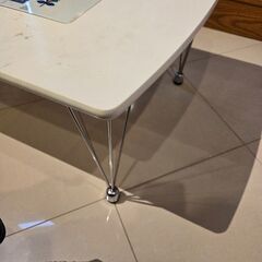 汚れ剥げあり　ガラス板ローテーブルの画像