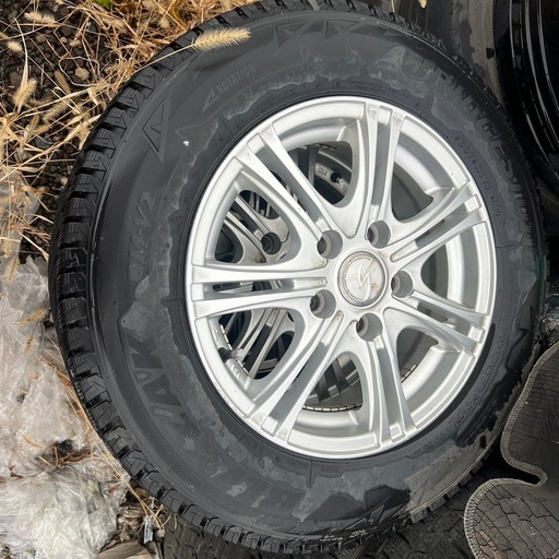 175/80R15スタッドレスタイヤアルミ付き