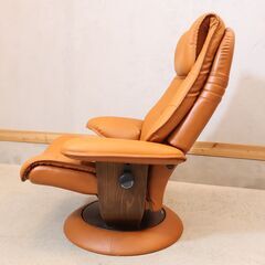 karimoku(カリモク家具)の本革 リクライニングチェア&オットマンです。シンプルでオーソドックスなフォルムのレザー 1Pソファーはシアタールームなどにもおススメ♪の画像