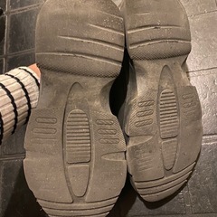 GU✨SNS人気✨完売✨ボリュームソールスニーカー✨の画像