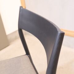 デンマーク家具デザインに着想を得た家具ブランド”MILE STONE(マイルストーン)”のtype.1ダイニングチェアです。北欧家具らしいシンプルなデザインの中に計算し尽くされた機能美の木製椅子。の画像