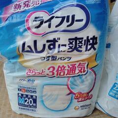 ライフリー紙パンツとパンツ用パッド　大人用の画像