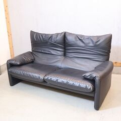 Cassina(カッシーナ)のヴィコ・マジストレッティがデザイン、MARALUNGA(マラルンガ) 総本革 2人掛けワイドソファです。ハイバックにもローバックにもなる上質なレザーを使用した2Pソファ。の画像